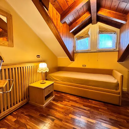 Waters Edge Apartment *