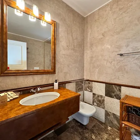 Waters Edge Apartment