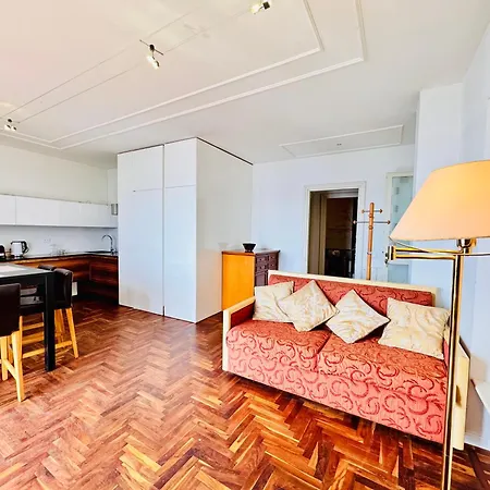 Waters Edge Apartment *