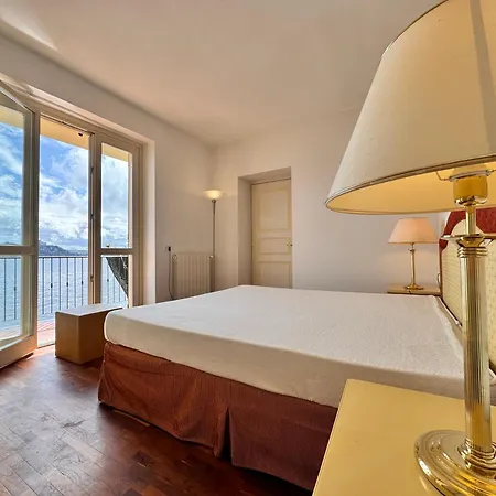 Waters Edge Apartment